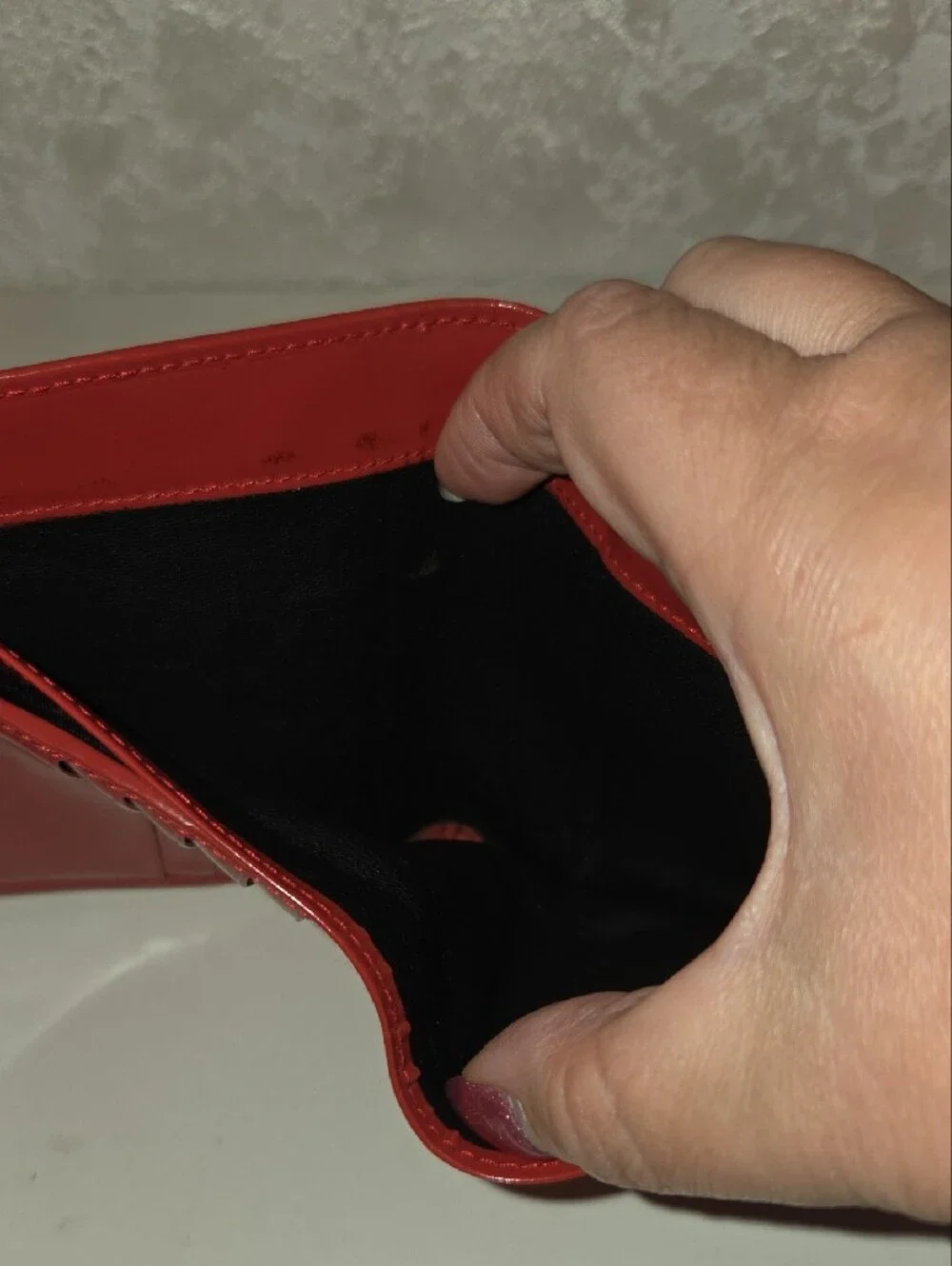 LOW START Gucci Red Patent Cardholder Wallet - Picture 10 of 12